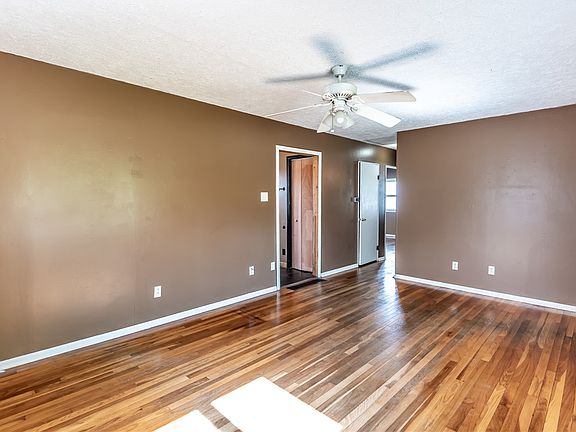 3rd image of 4116 Helton Dr