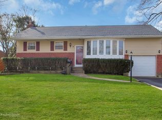 4 S Harrison Ave, East Islip, NY 11730