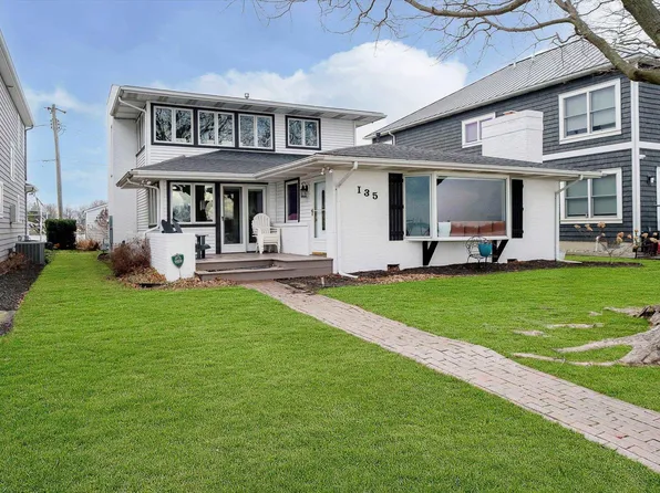 11676 N Sunrise Dr, Syracuse, IN 46567