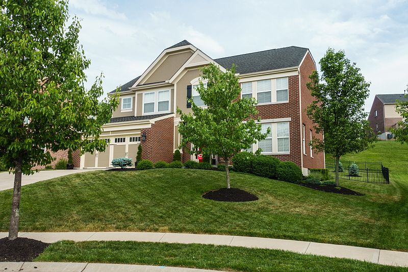2nd image of 495 Glengarry Way