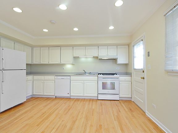 3rd image of 563 Ivy Ct