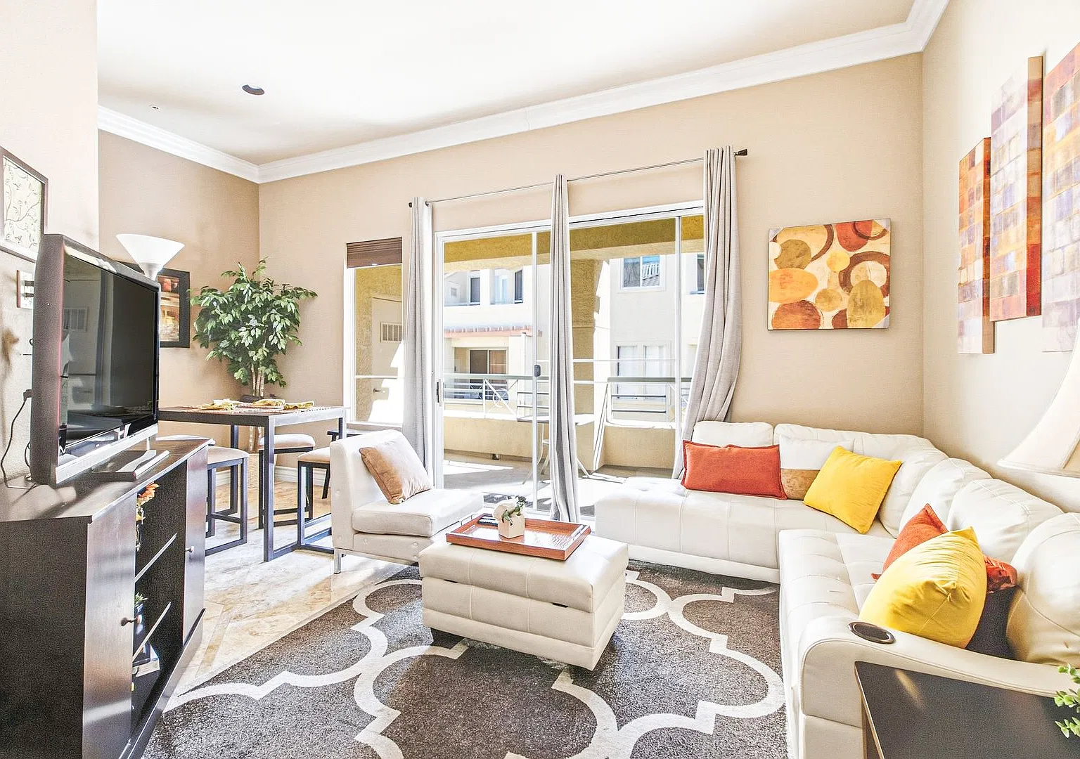 Fully furnished and just minutes from the Las Vegas Strip! — Photo 3