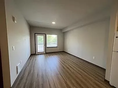 Lake Drive Apartments — Photo 4