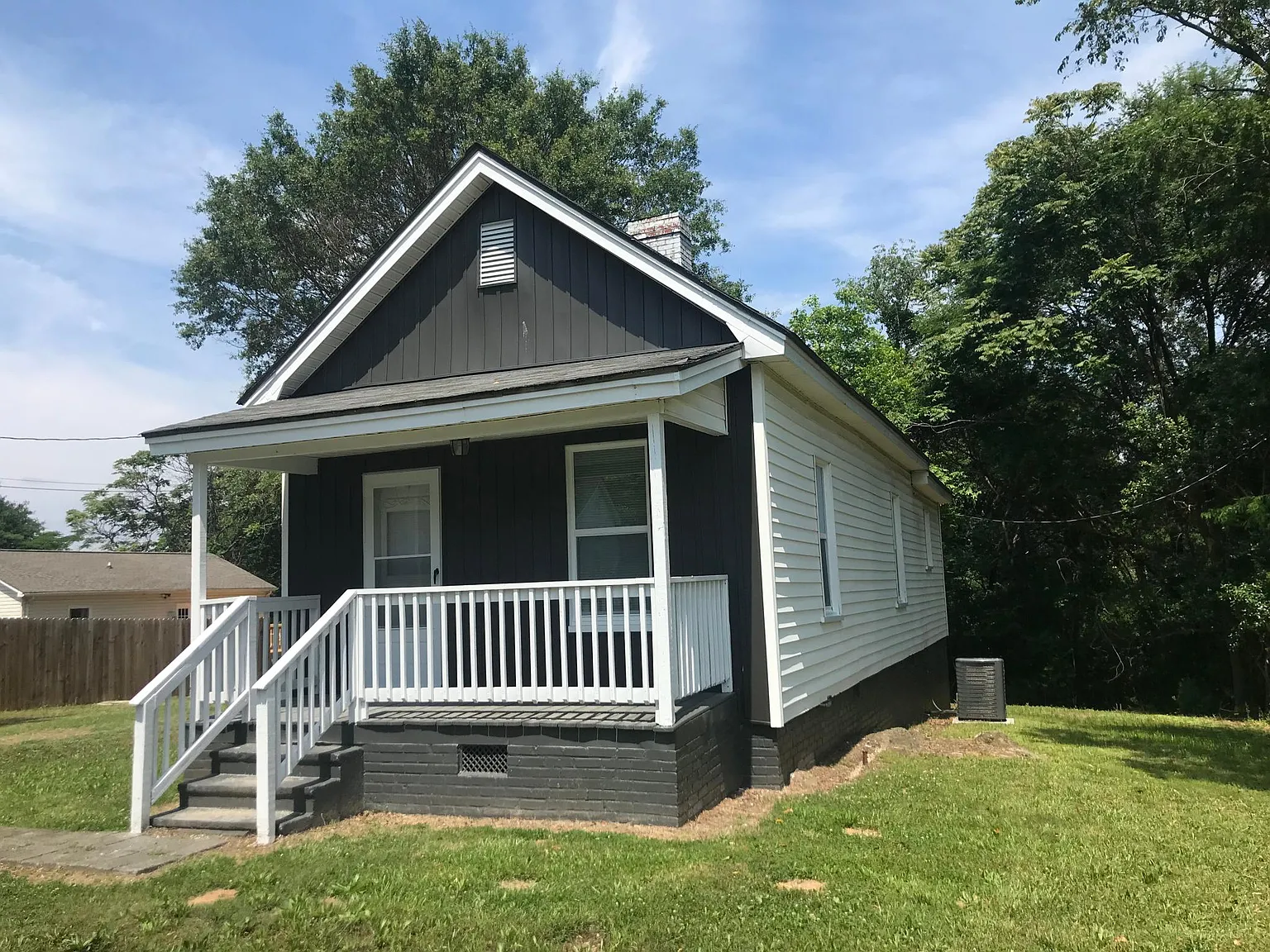 1 bed, 896 sqft, $1,000 — Photo 2