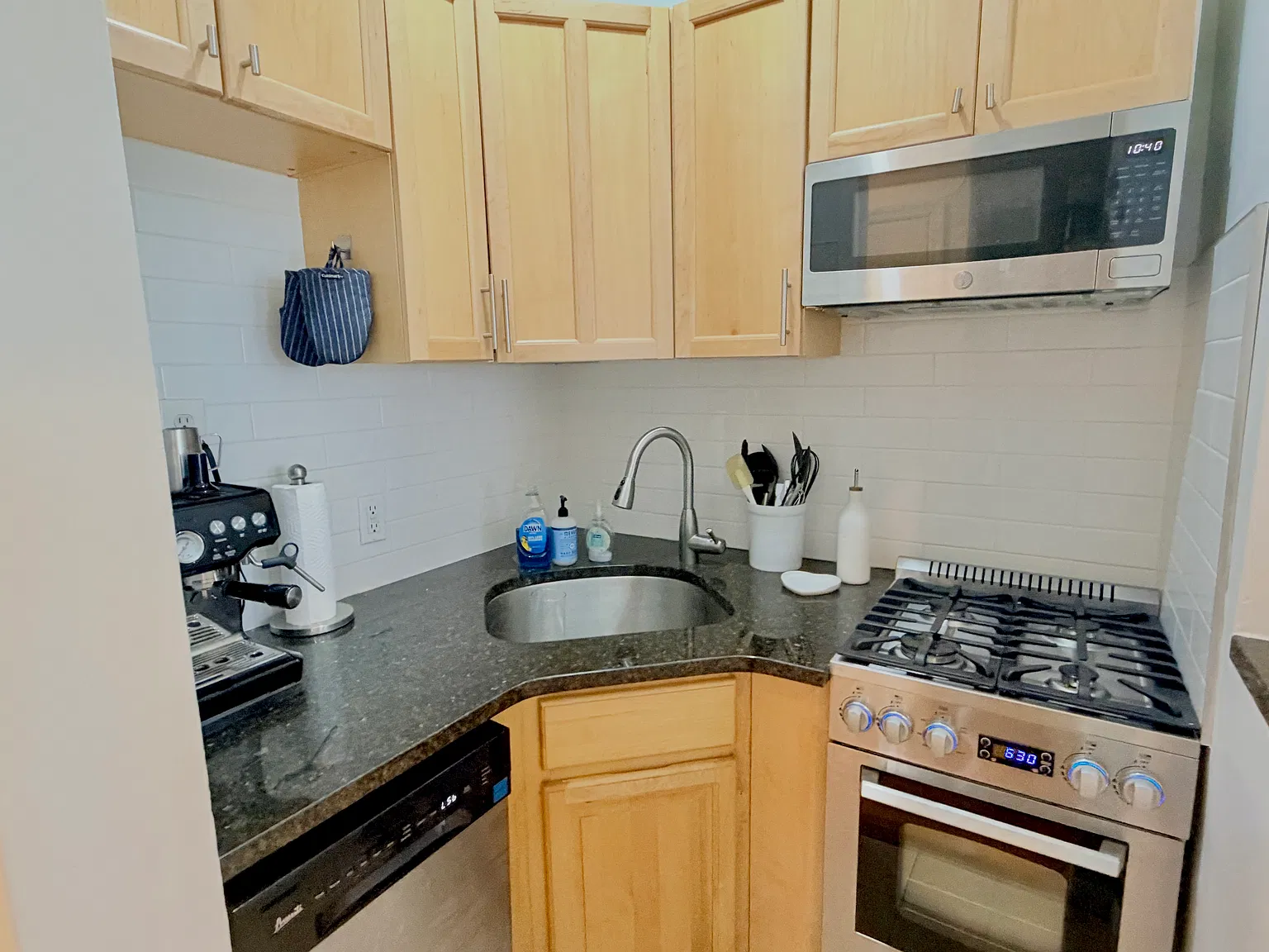 321 East 66th Street — Photo 2