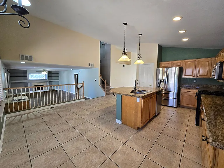 8244 W Gilmore Ave — Photo 12