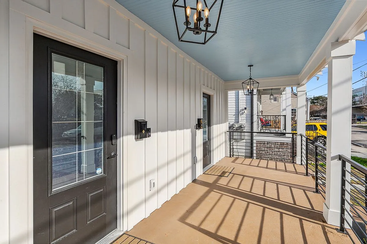 1 bed, 1.0 bath, 2016 sqft, $950 — Photo 1