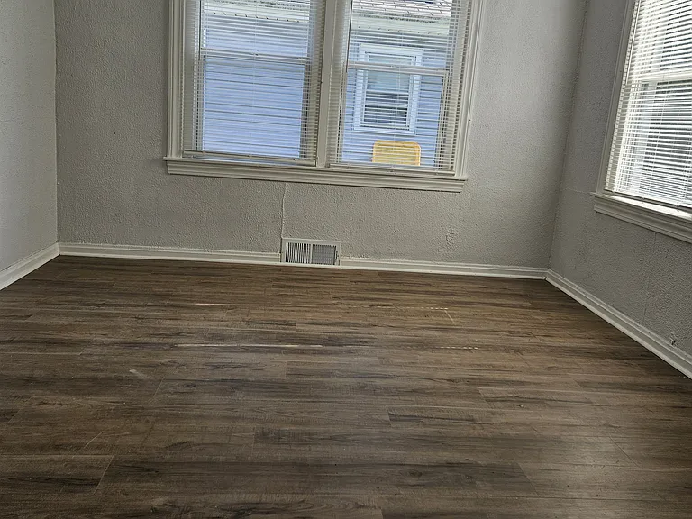4748 Monroe St — Photo 9