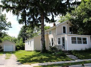 316 S Main St, Watervliet, MI 49098