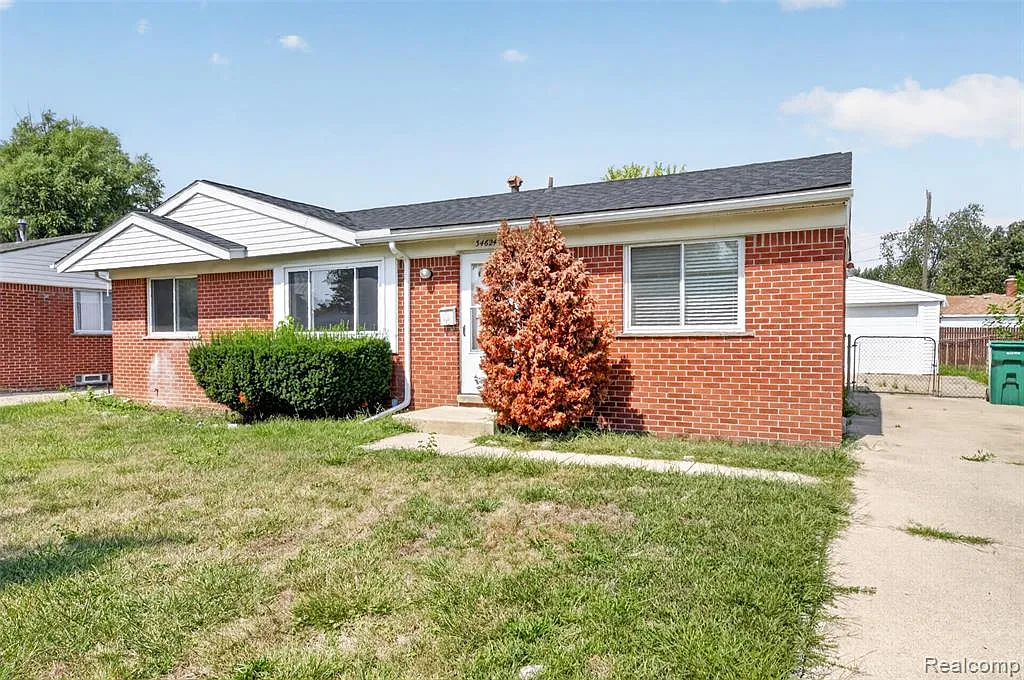 3 bed, 1.5 bath, 1008 sqft, $1,800 — Photo 3