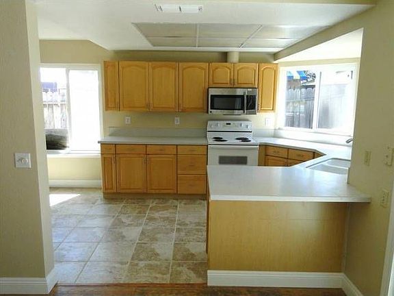 5th image of 15 Tinneil Ct