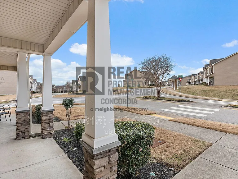 1702 Sprucedale Dr — Photo 4
