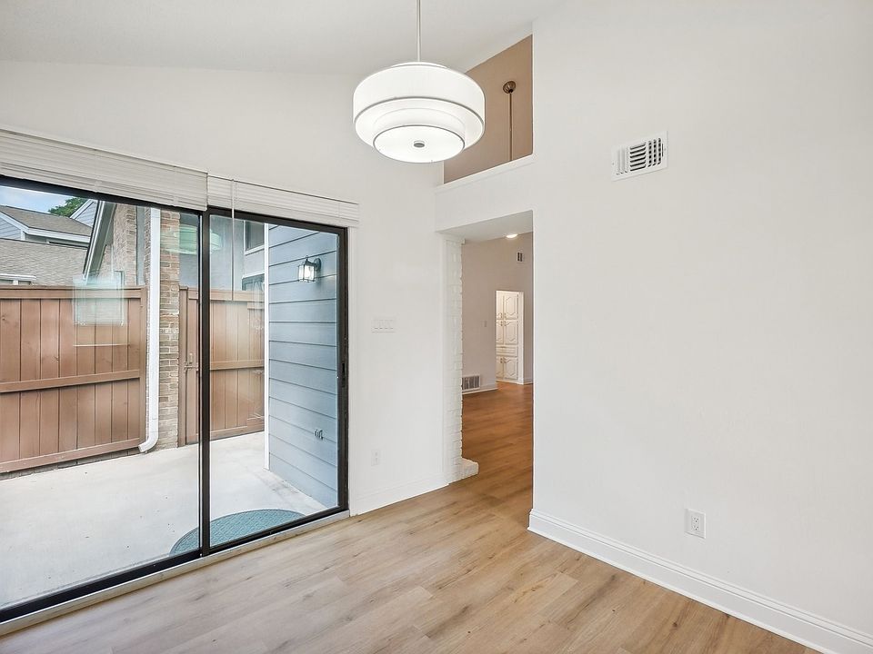 17490 Meandering Way Dallas TX Zillow