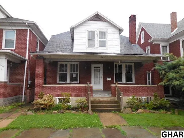 1043 Chestnut St photo 1