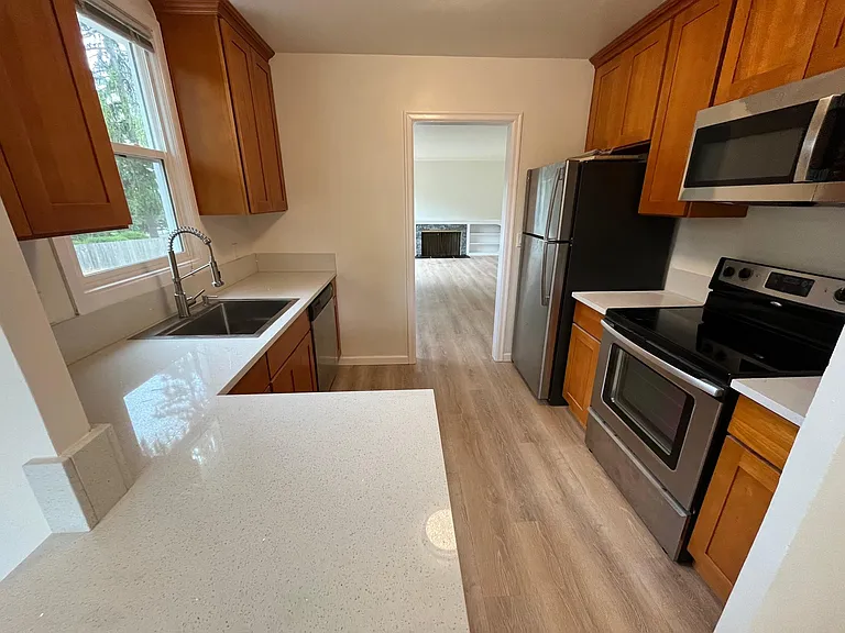 15800 SE Oatfield Rd — Photo 8