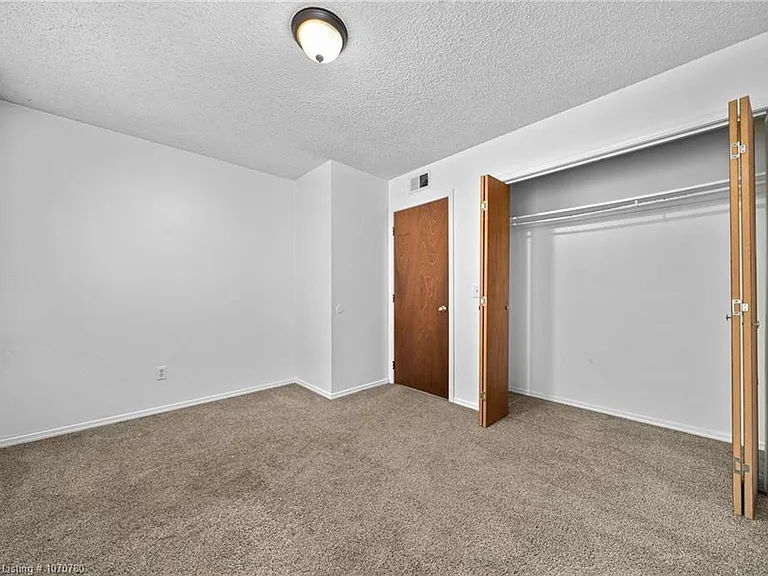 302 S Pocola Blvd — Photo 7