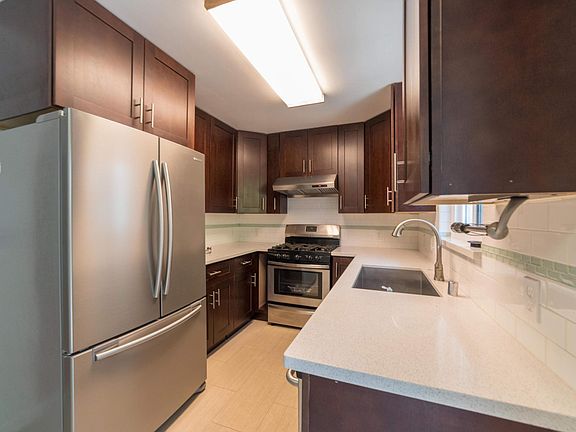 2nd image of 1202 W McKinley Ave