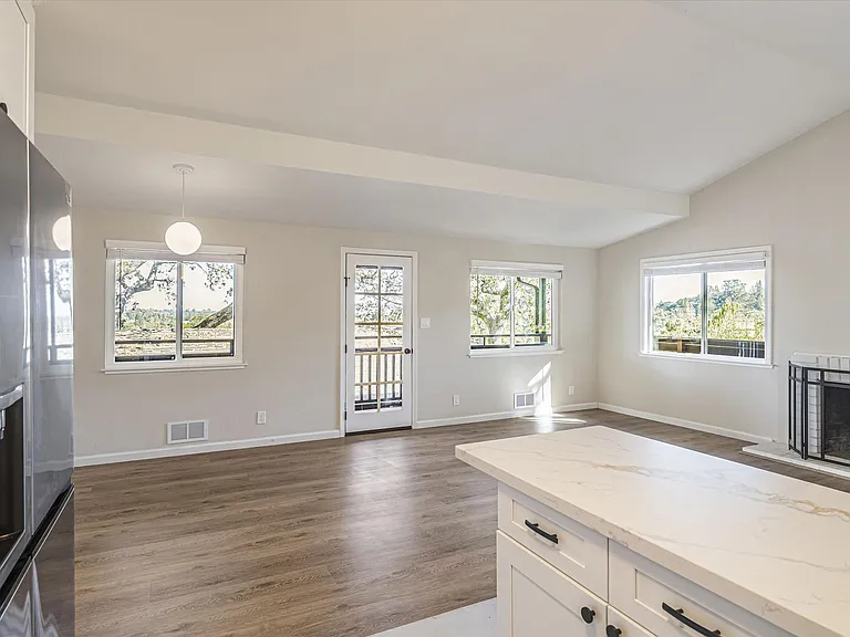 109 Cleland Ave — Photo 4