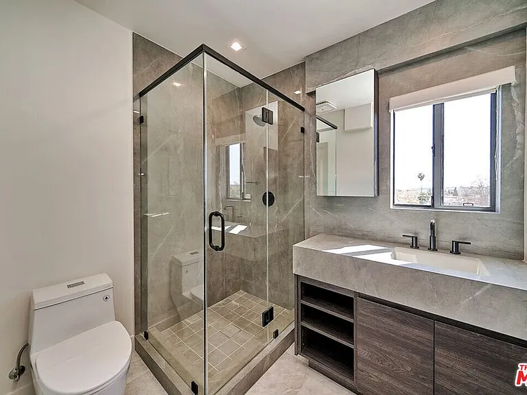 145 S Maple Dr #401 — Photo 30