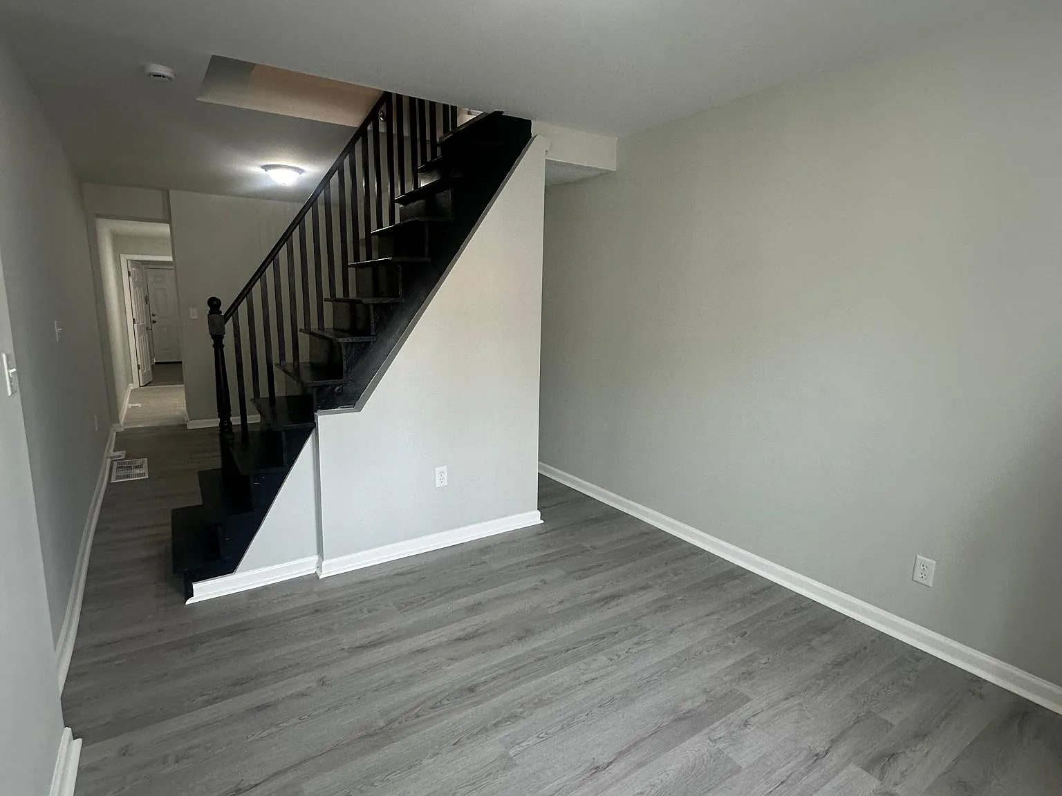 4 bed, 1325 sqft, $1,900 — Photo 2