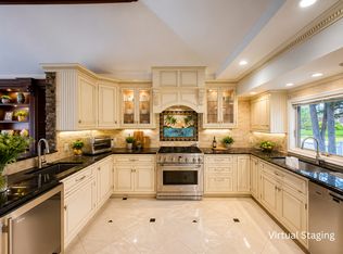 2 Kent Pl, Plainview, NY 11803
