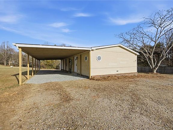 4th image of 53 Mountain View Dr
