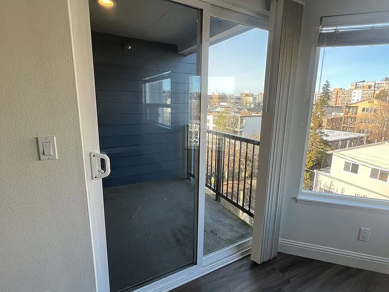 Cameron Apartments — Photo 23