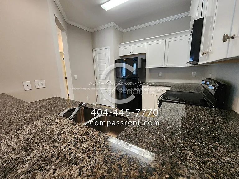 206 Lyndon Way NW — Photo 9