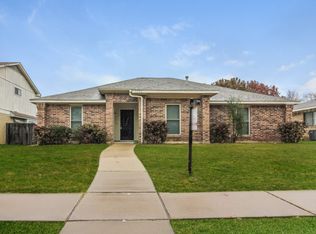 1753 Clarendon Dr, Lewisville, TX 75067