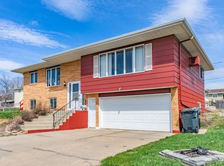 802 Custer Dr, Mandan, ND 58554