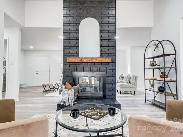 8520 Gruenewald Ln, Charlotte, NC 28210