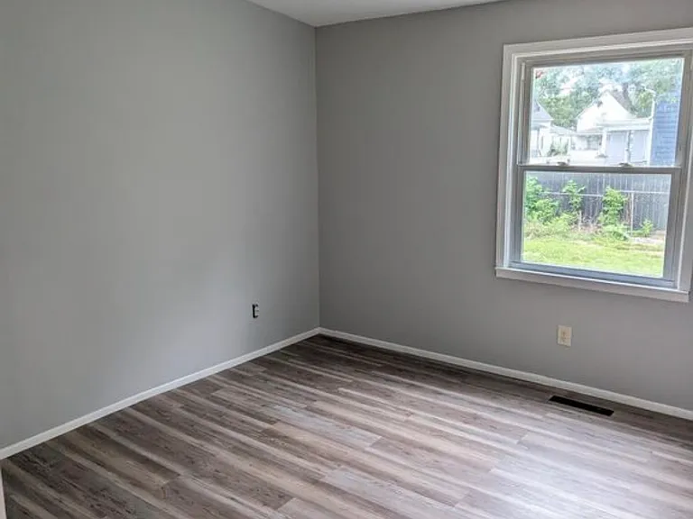 74 Northbound Gratiot Ave #1/2 — Photo 8