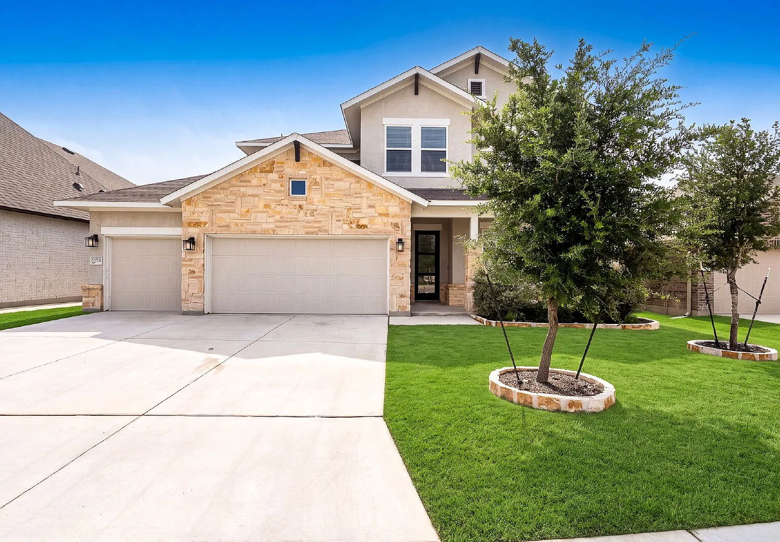 4 bed, 2.5 bath, 2700 sqft, $2,750 — Photo 1