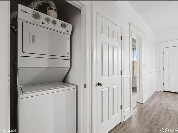 4th image of 2335 W Superior St APT 2R