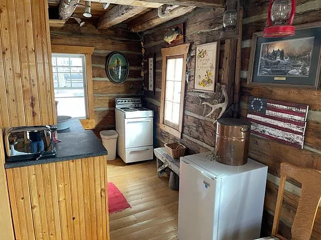 3907 Maple Dr SE — Photo 4