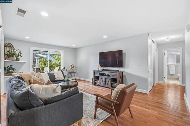2045 McMillan Ct — Photo 8