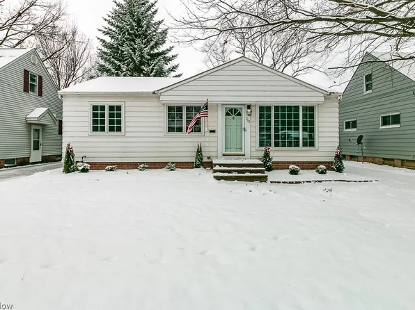 762 E 305th St, Eastlake, OH 44095