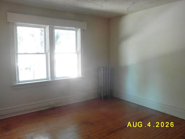 1527 Catherine St — Photo 7