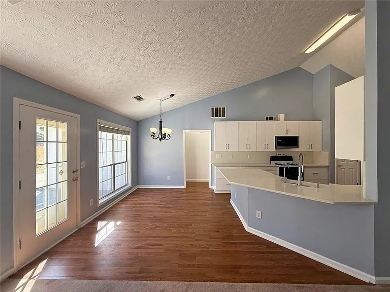 2029 Manor Oak Ln — Photo 10