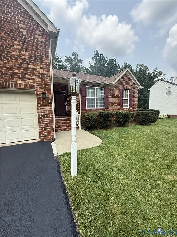 4 bed, 2.0 bath, 2529 sqft, $2,500 — Photo 2