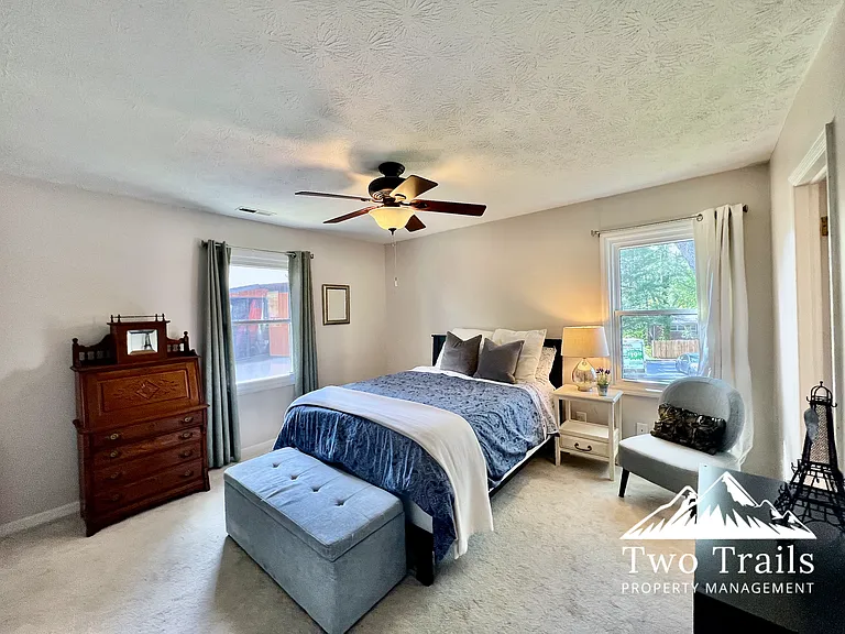 1761 Haywood Manor Rd — Photo 9