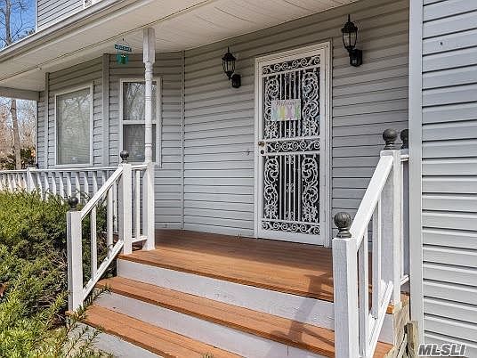 3rd image of 62 Oak Ave