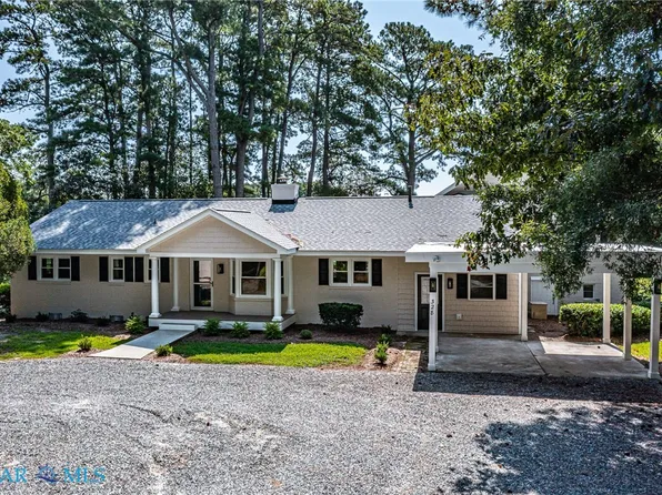 328 Bowline Rd, White Stone, VA 22578