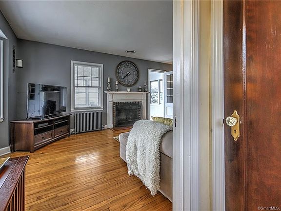 4th image of 74 Hervey St
