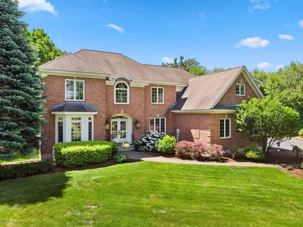 15 County Road, Bedford, NH 03110