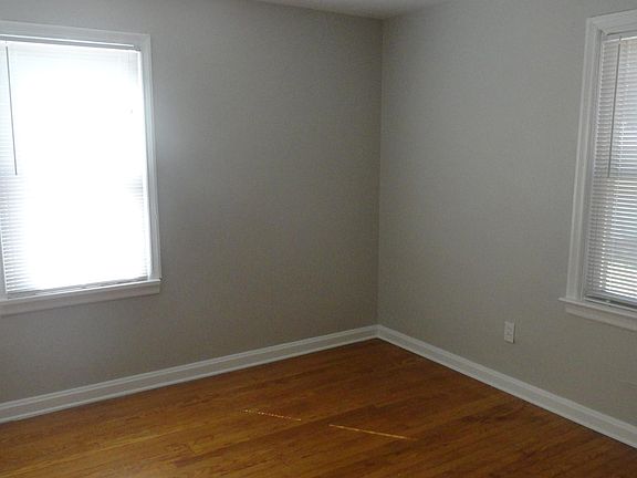 3rd image of 2355 Wallis Ave