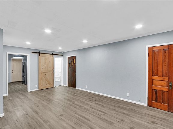 5th image of 106 N Main St