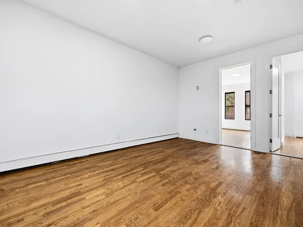 565 Chauncey Street image 3 of 11