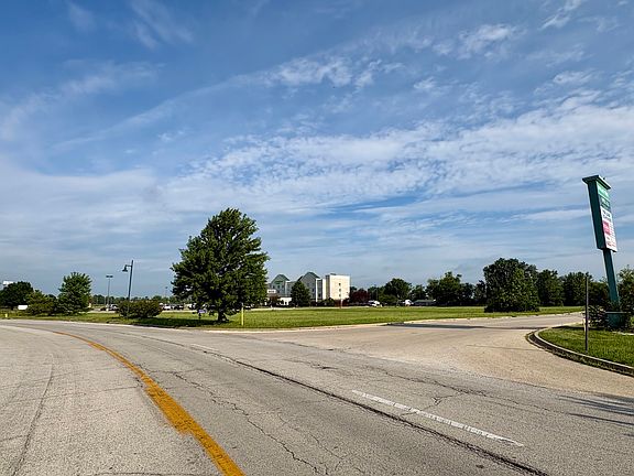 2nd image of 475 Riverstone Pkwy #7
