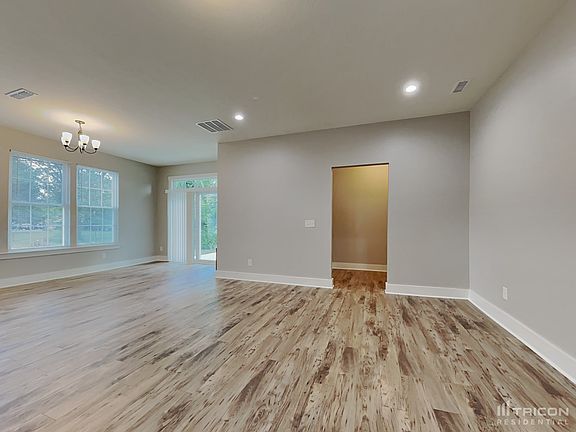 3rd image of 206 Park Creek Ln
